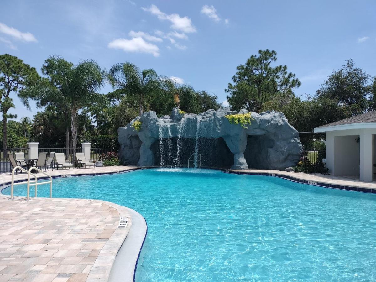 ホリデイ イン ポート セント ルーシー Port St. Lucie エクステリア 写真